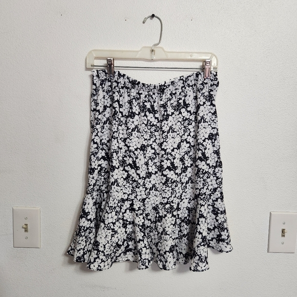 Max Studio Floral Ruched Crepe Ruffle‎ Mini Skirt - Picture 2 of 14